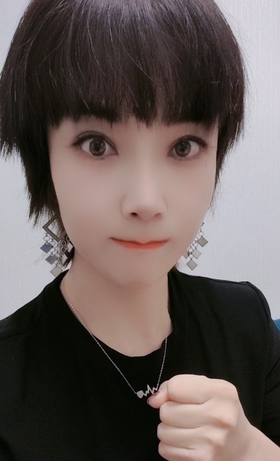 万达短发御姐