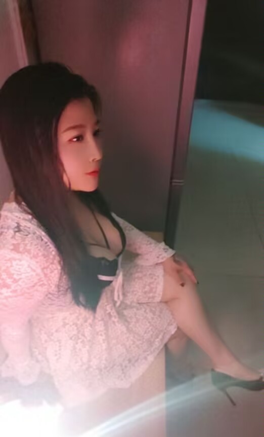 服务型大奶妹妹