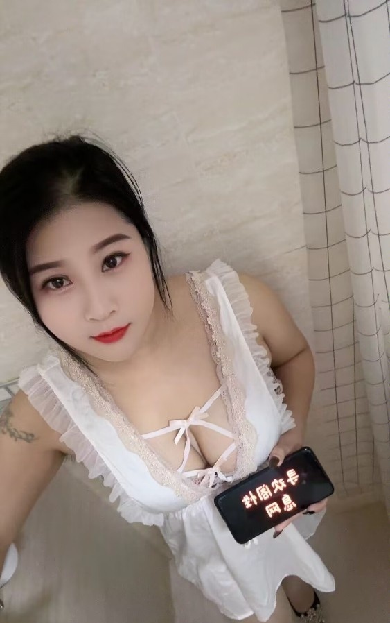 服务型大奶妹妹
