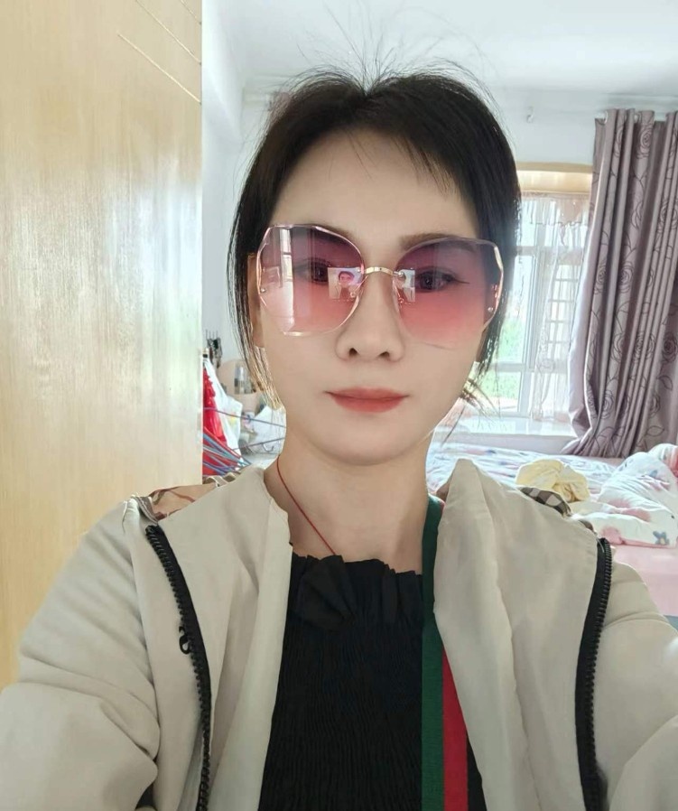 骚气十足的美少妇