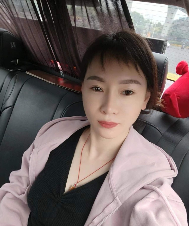 骚气十足的美少妇