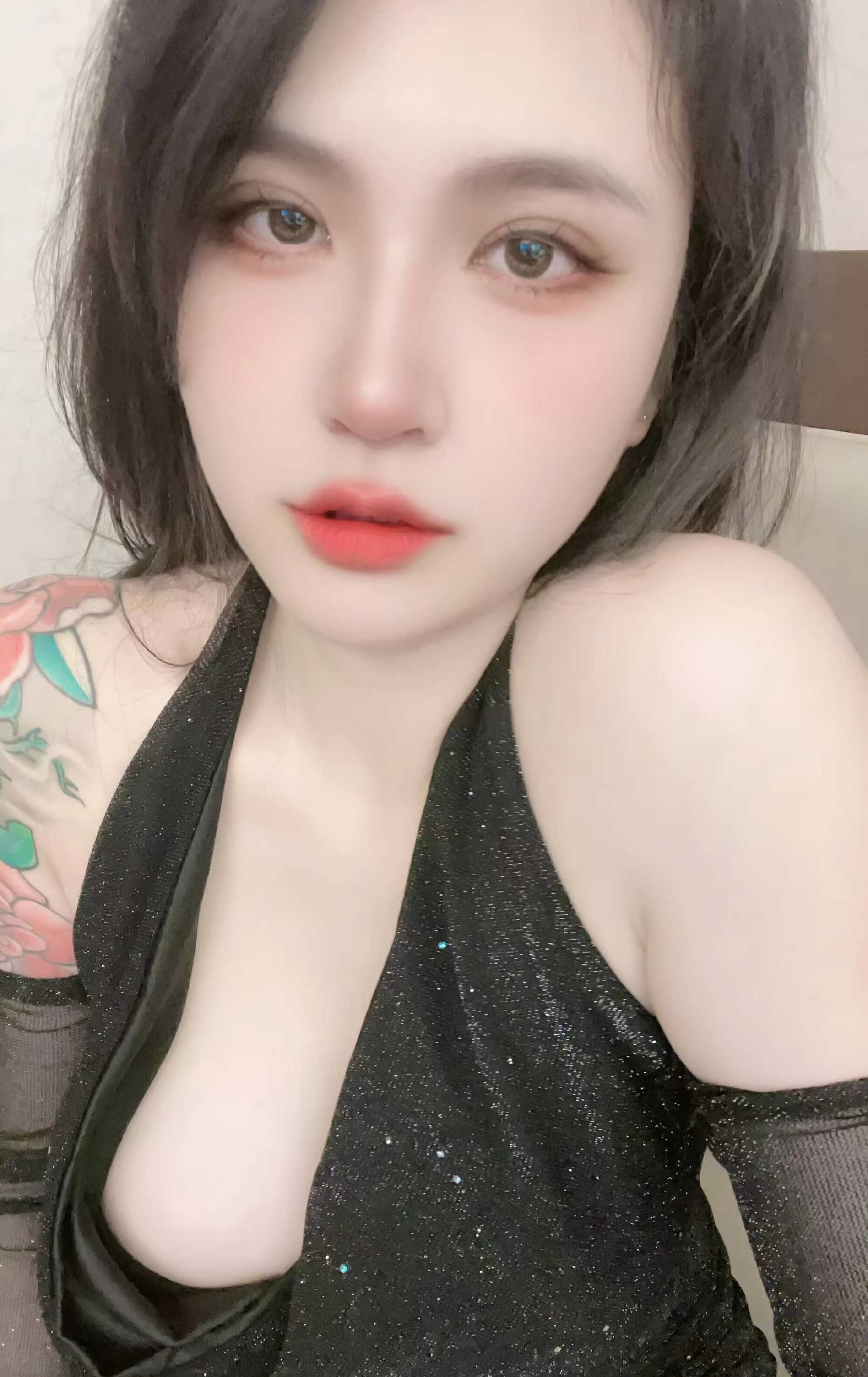 栖霞性感尤物晚秋