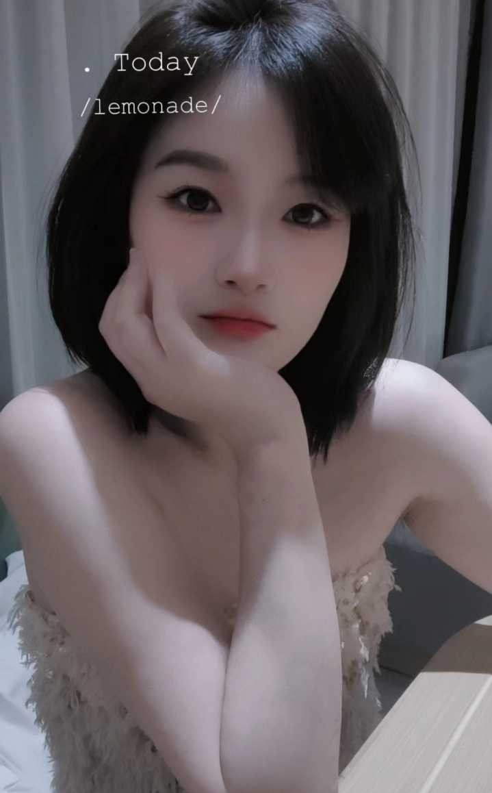 真实年轻性感美女