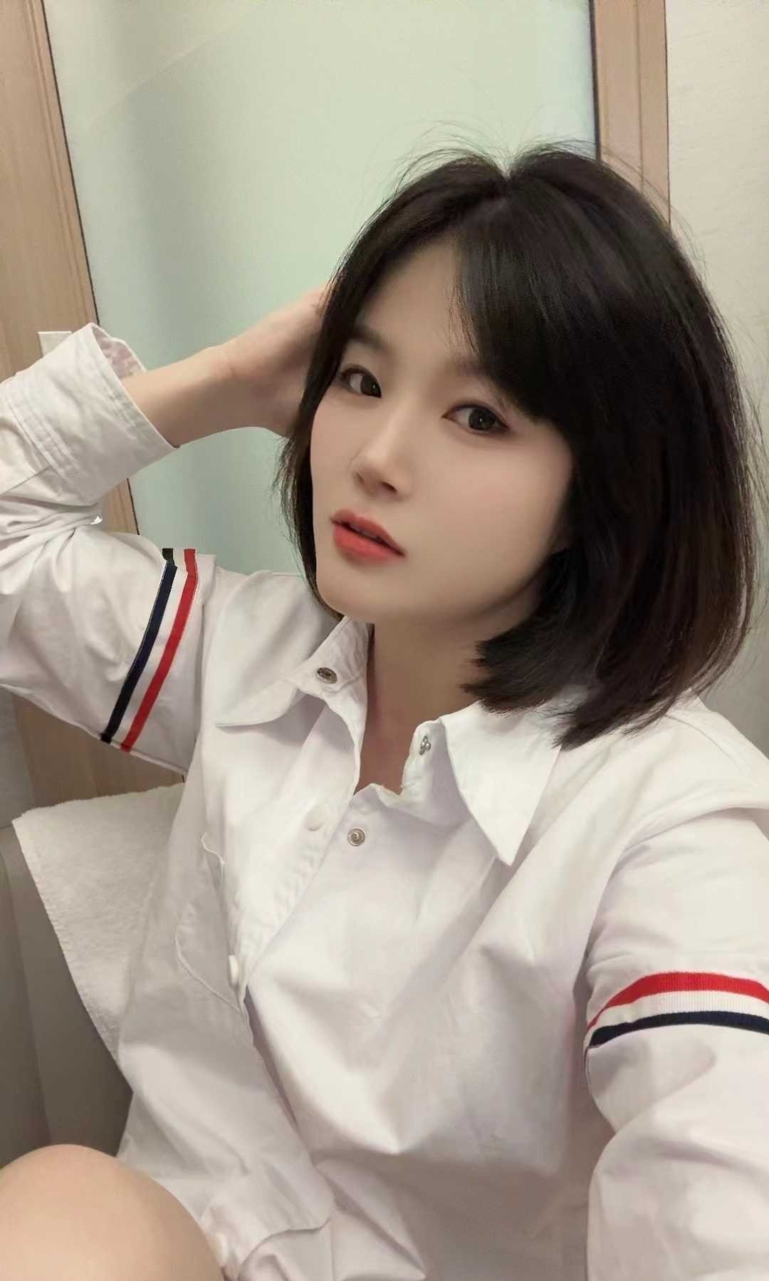 真实年轻性感美女
