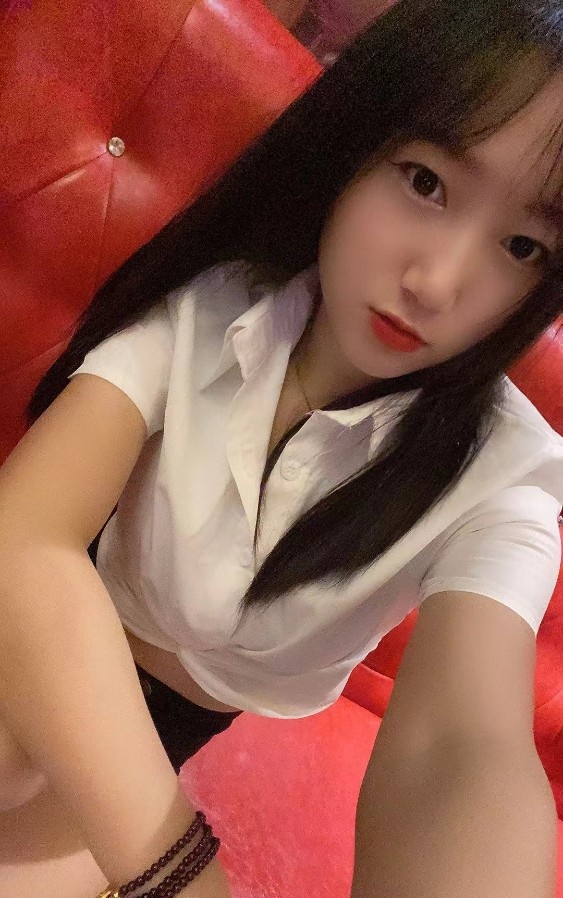 乖巧配合的小妹妹