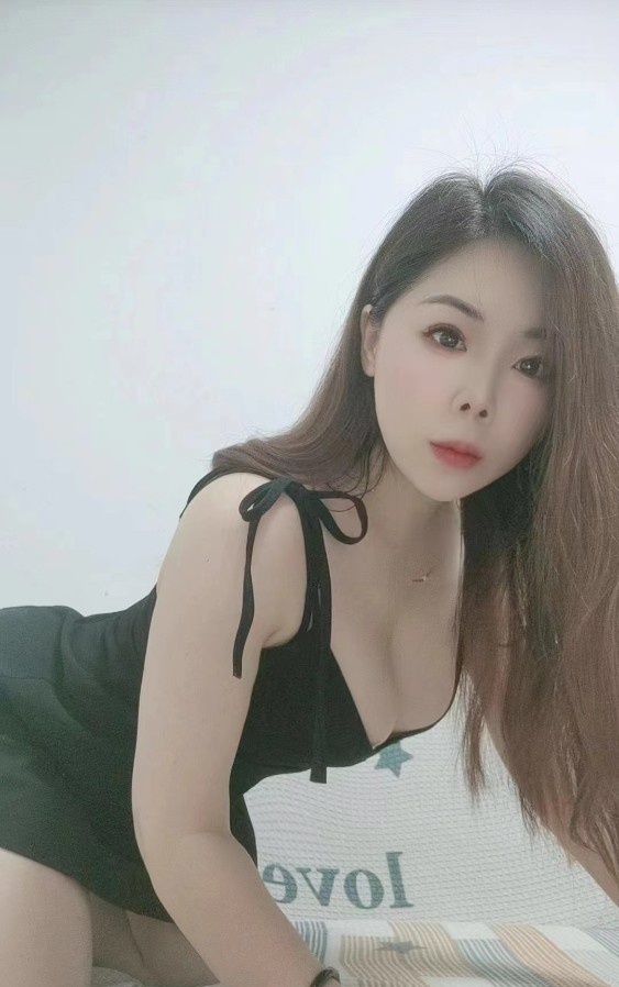 秘书装轩轩