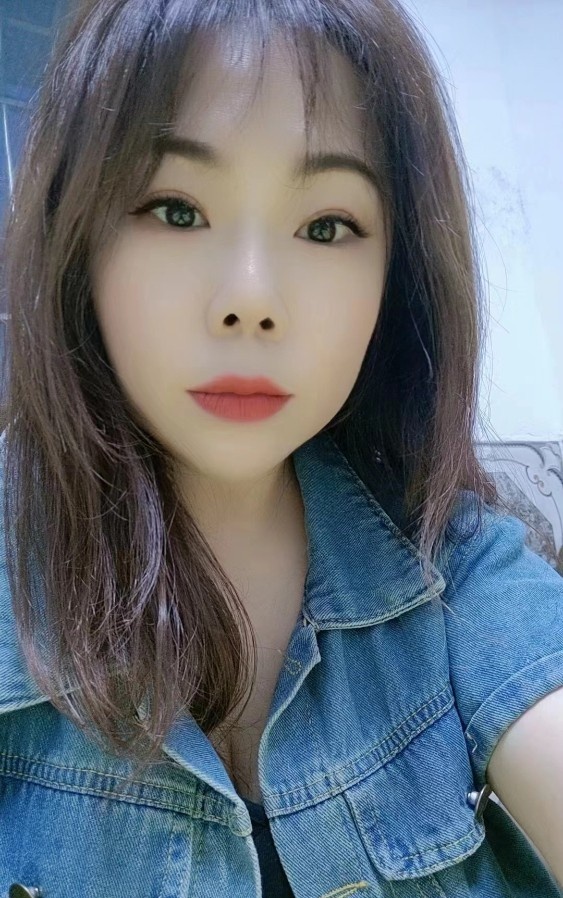 秘书装轩轩