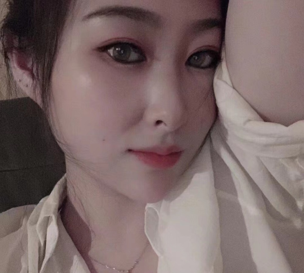 专业的小姐姐
