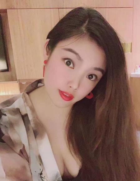 sm双飞三飞小三岁