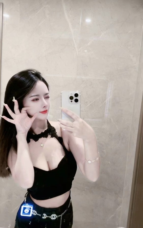 五一游发现的漂亮小姐姐