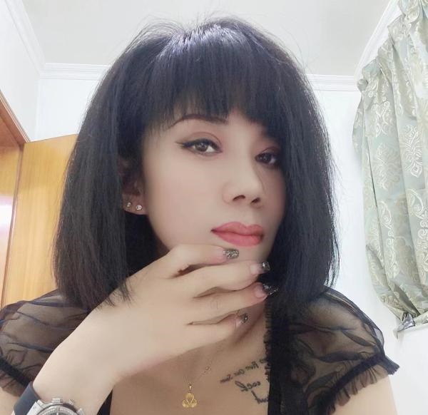 罗湖笑笑