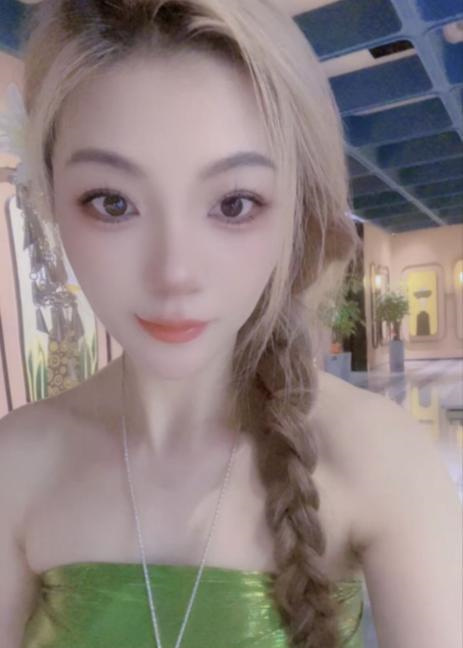 颜值长腿小九月