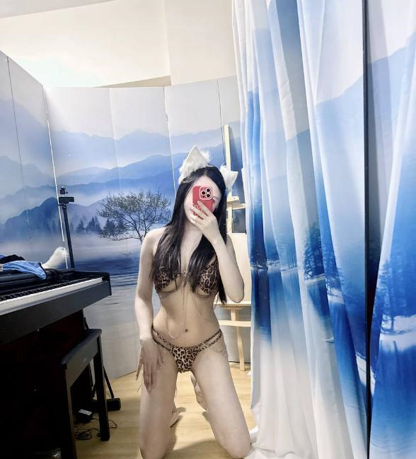 高挑身材长腿制服诱惑