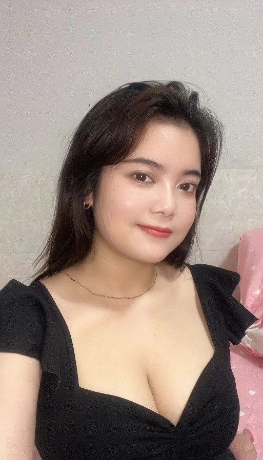 白云微胖大奶美女
