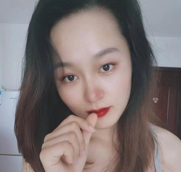 年轻性感美女