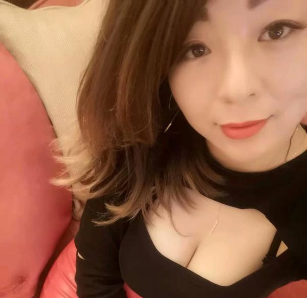 饱满大波御姐百合