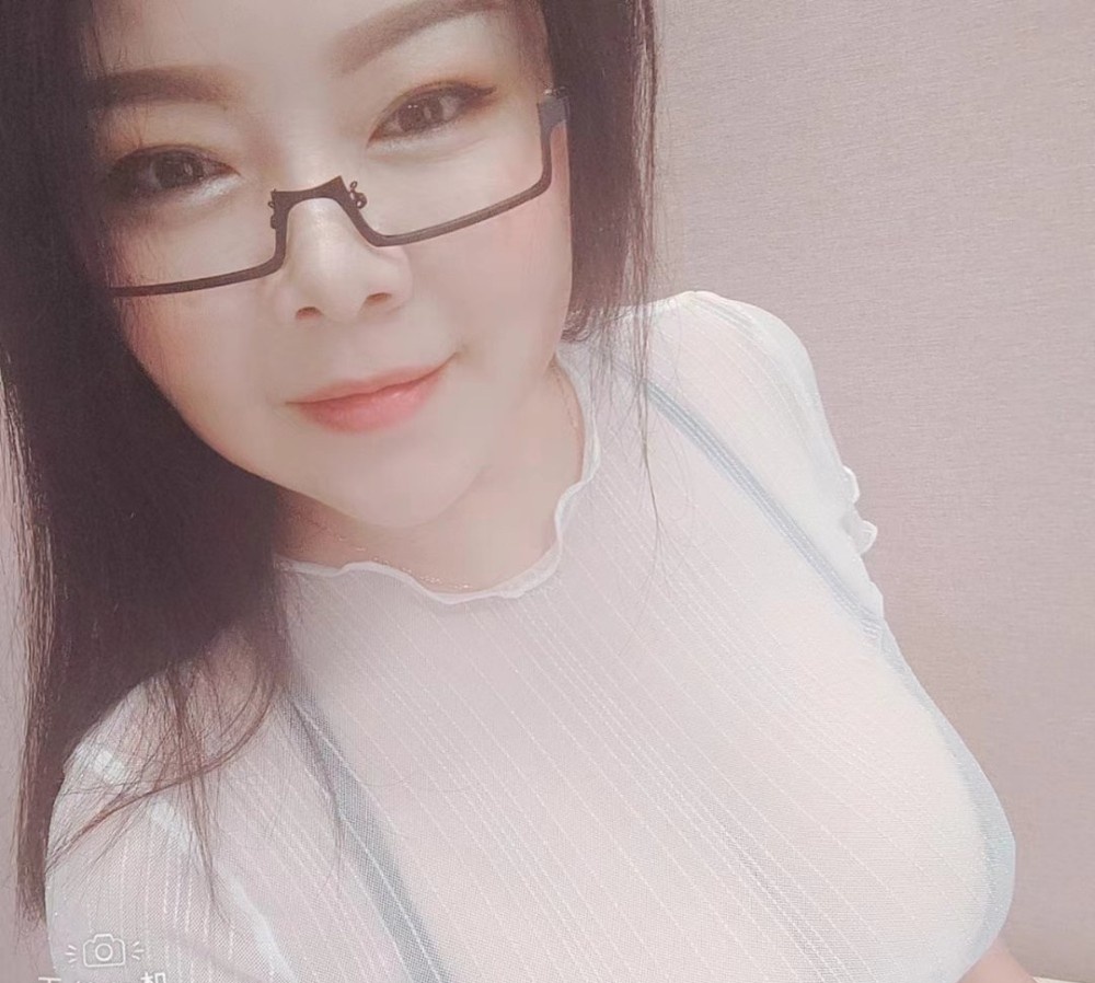 广州微胖大胸美女