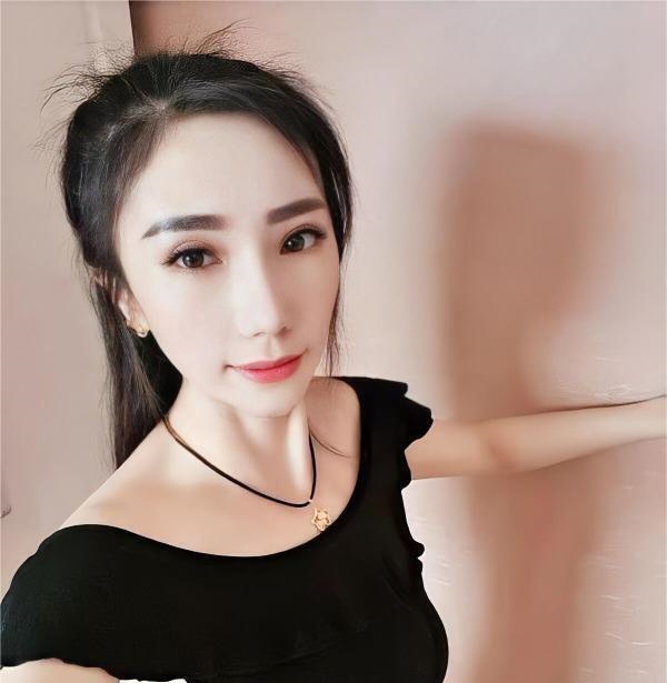 健身翘臀美少妇雅雅