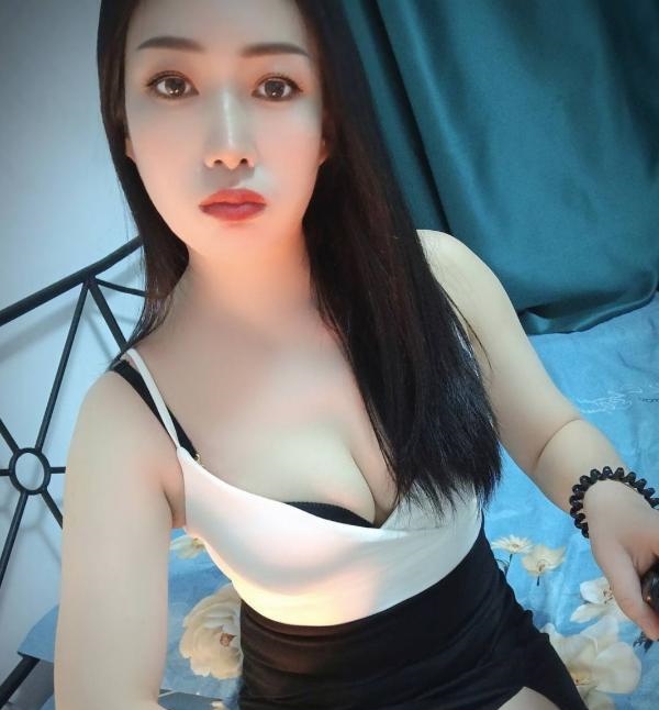 龙华服务控苒苒