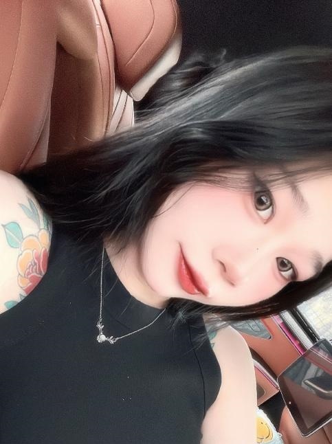 成华区嫩妹佩佩