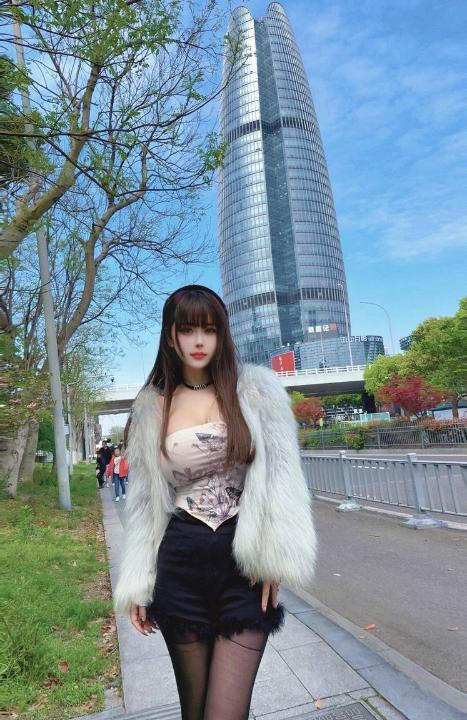 性感反差女友馨菲