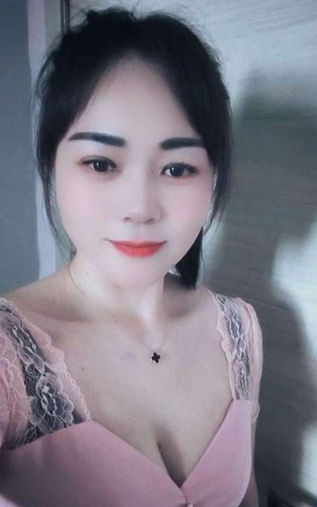 榨汁机翘臀少妇
