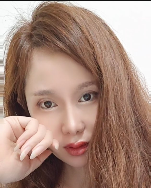 草房附近熟女小姐姐
