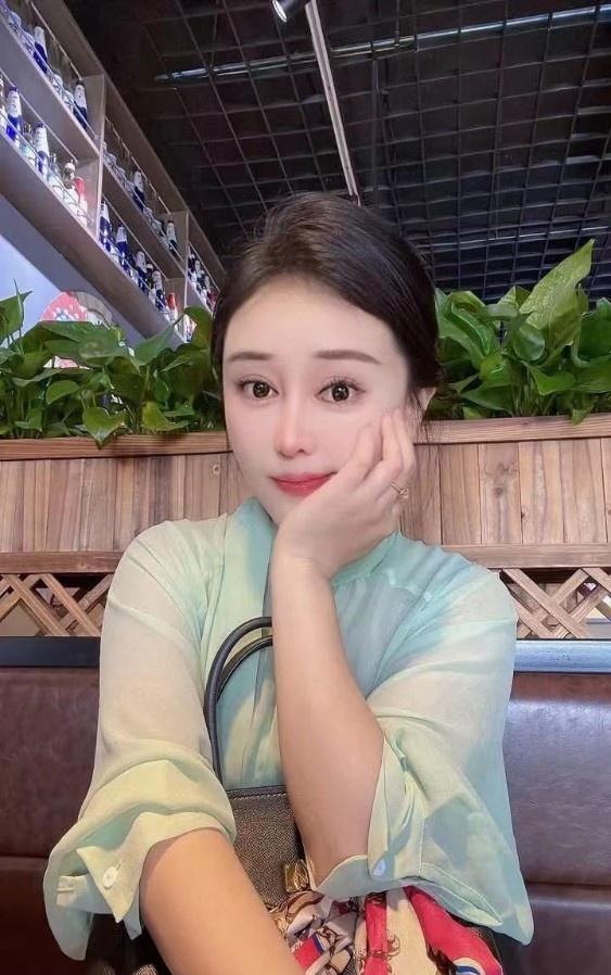医美骚逼小姐姐