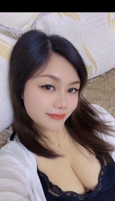 大蟒舌大奶少妇