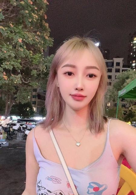 人瘦胸大茶茶老师