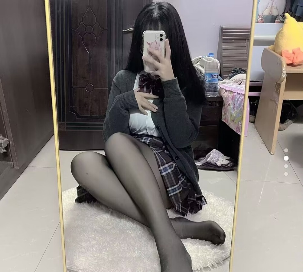 美腿小萝莉乐乐