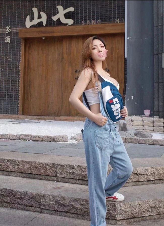 前凸后翘玩着爽