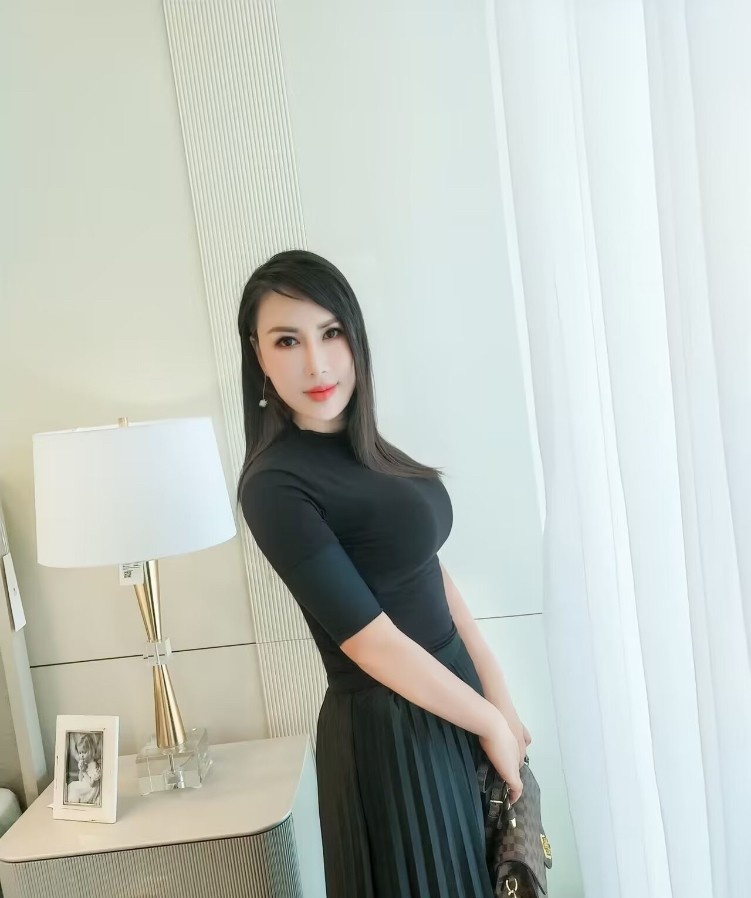 丰满型性感少妇