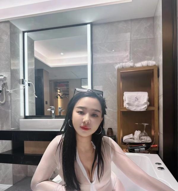 性价比熟女金宝