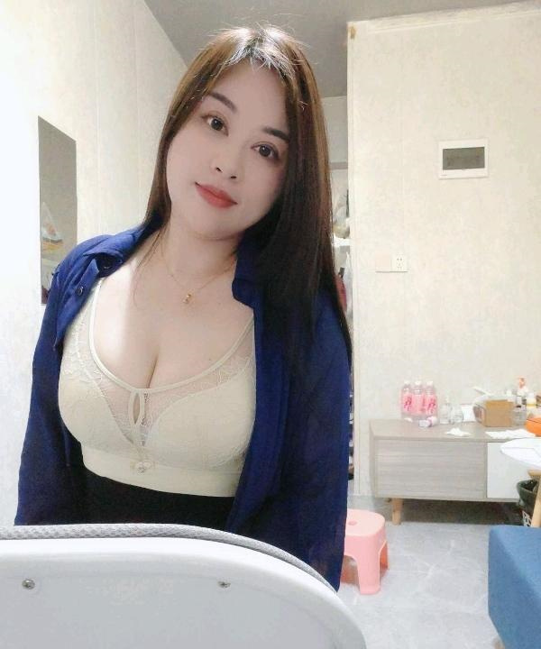 前凸后翘丫头