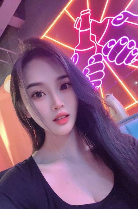 妩媚美腿小嫂子