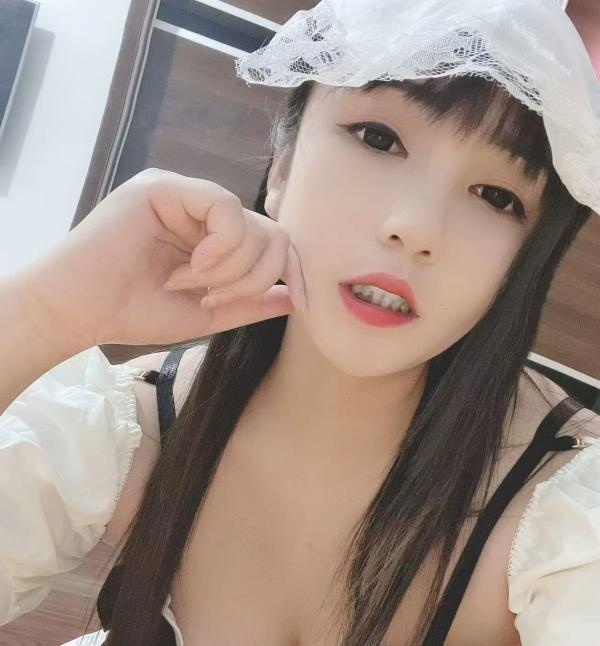 年轻大奶小余