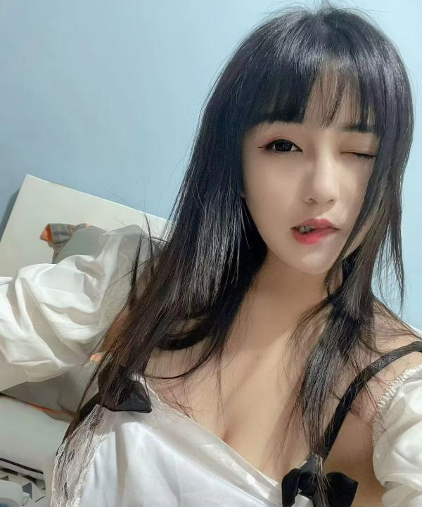 年轻大奶小余