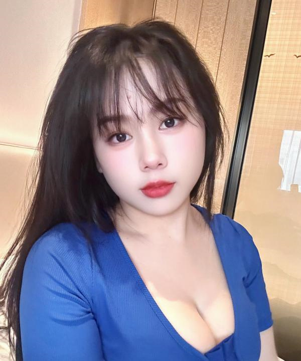 大胸肥臀悦悦