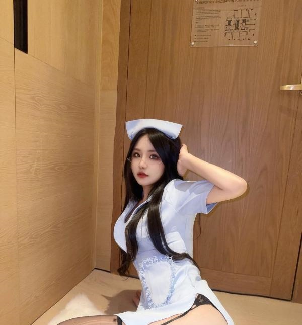 二刷浴女丝袜长腿