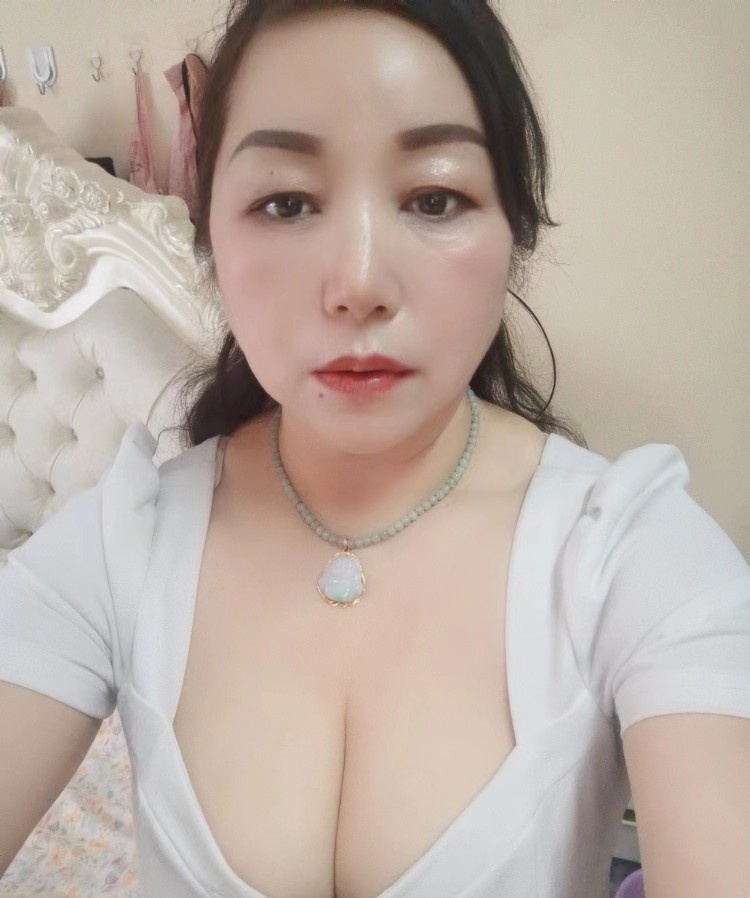 沙区金沙国际大胸熟女