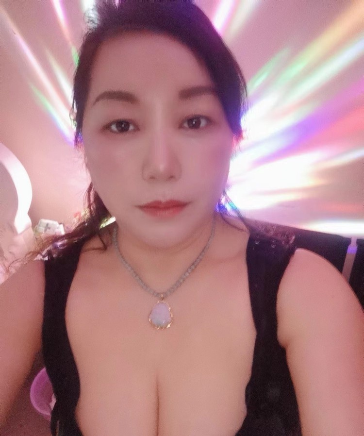 沙区金沙国际大胸熟女