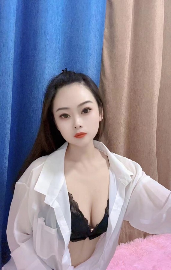清纯少女可爱前凸后翘