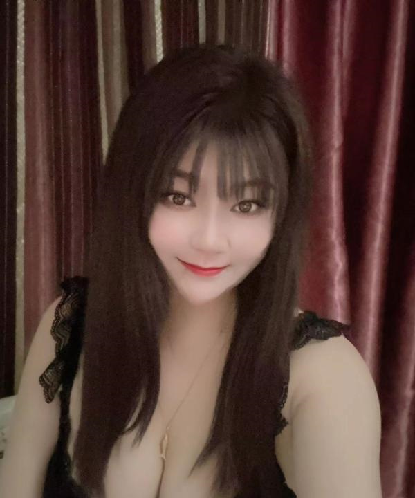 大奶妹子霞霞
