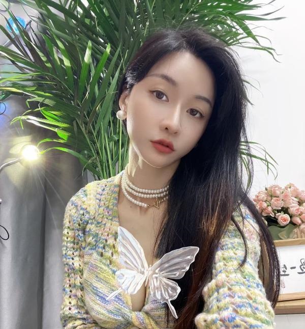 模特梦婷