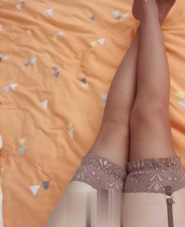 两张泻火少妇