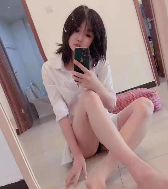 短发美腿制服诱惑哈尼