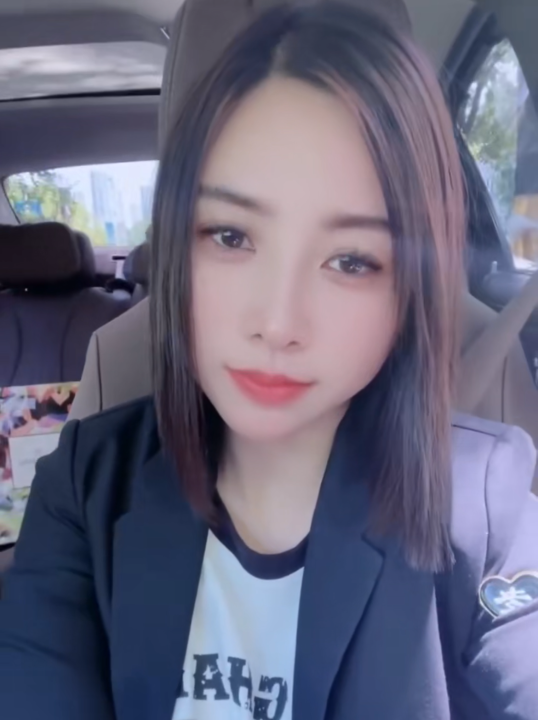 仁和路健身美女小叶子