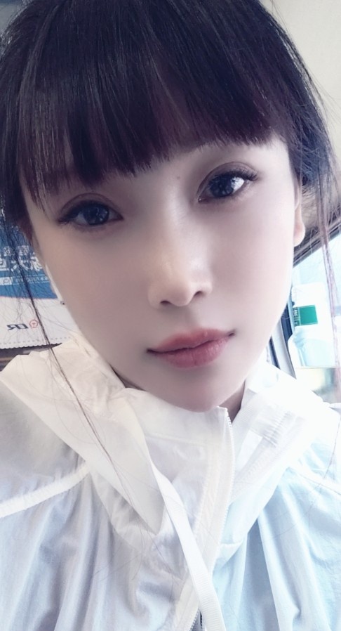 在家自做自聊的小少妇