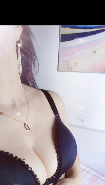 性感大奶小骚妇云朵